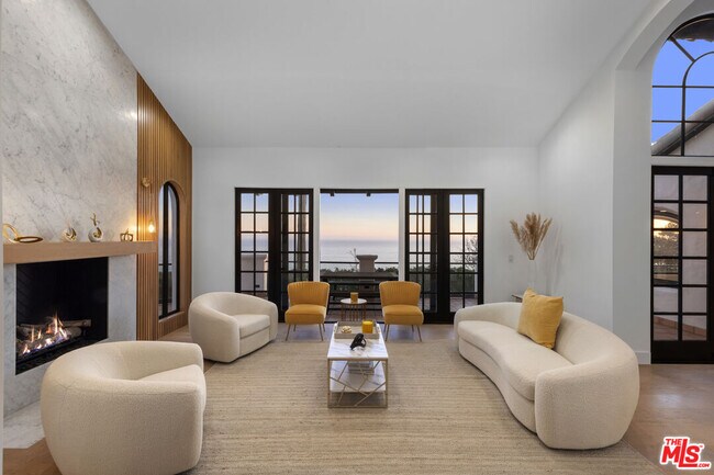 Building Photo - 3909 Villa Costera