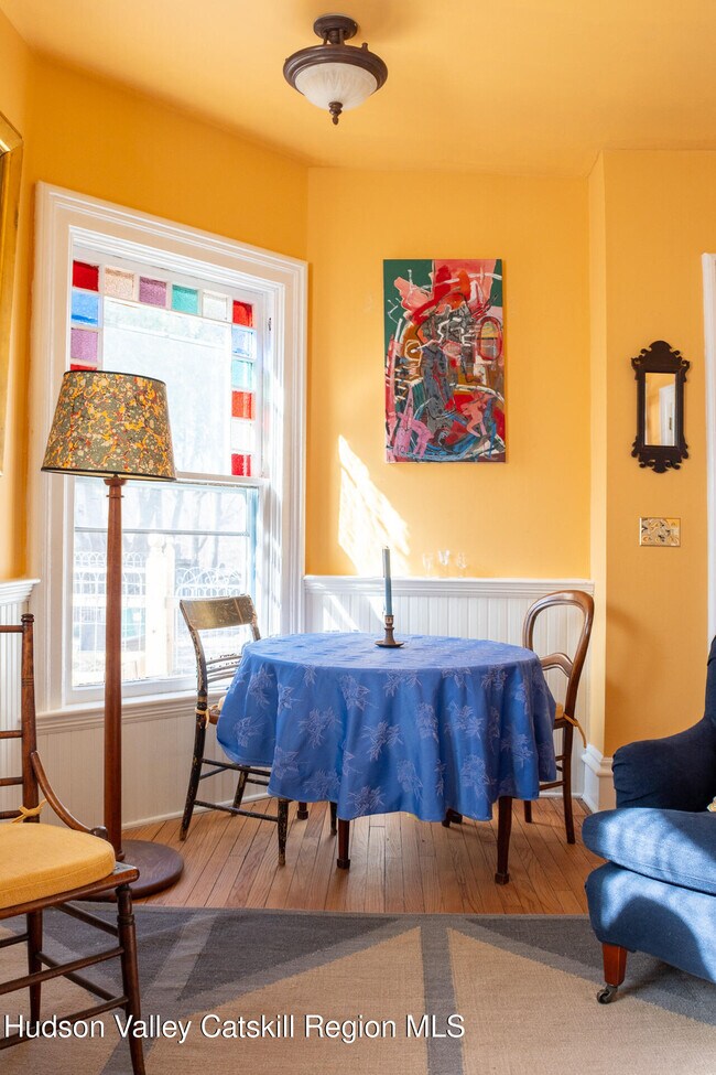 Building Photo - 5 Fairview Ave