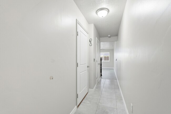 Building Photo - 1843 W 775 N