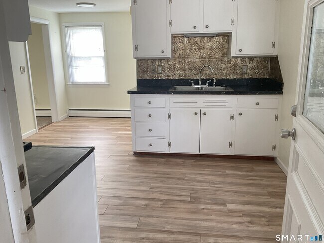 Building Photo - 1403 Farmington Ave
