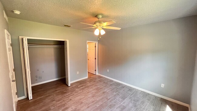 Building Photo - Beautiful 2020 Built 3 BD/2 BA Home in DeL...