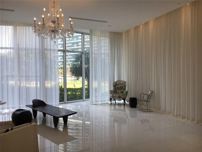 Building Photo - 465 Brickell Ave