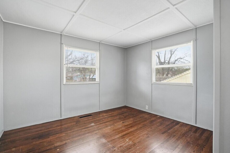 Building Photo - 1108 NE 46th Terrace