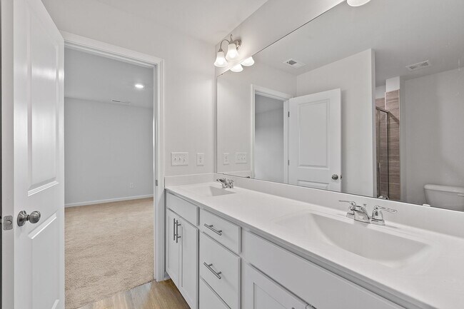 Building Photo - **Spacious 3bd/3ba Townhome in Raleigh**