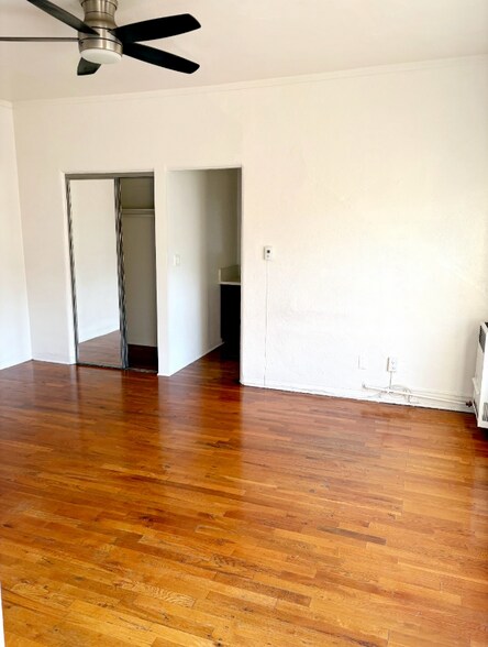 Building Photo - 1845 N Gramercy Pl