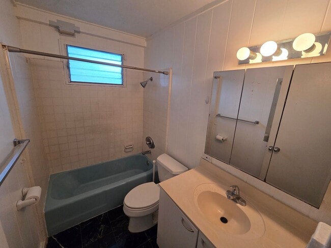 Building Photo - Charming 3 Bedroom 2 Bath Single Family Home in Manoa Valley
