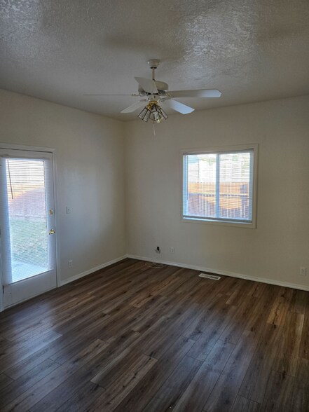 Building Photo - 2023 N Glennfield Pl