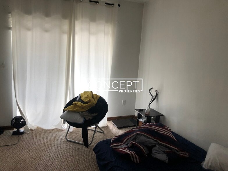 Building Photo - 87 Sheridan St