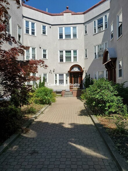 Building Photo - 152 Magazine St