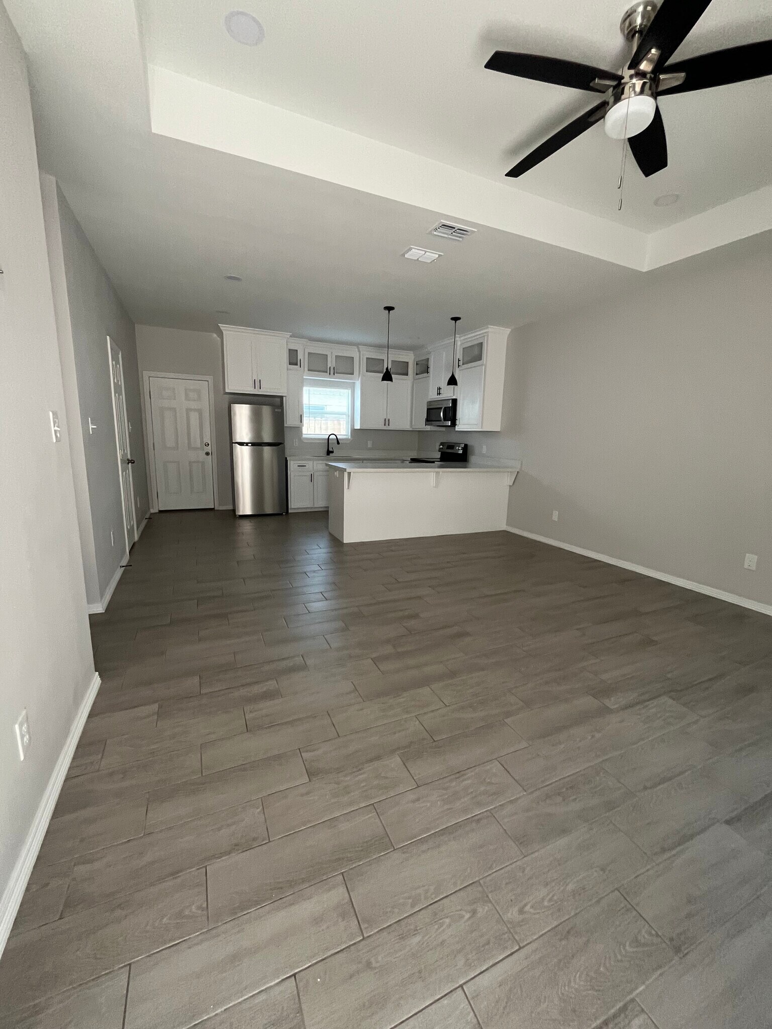 Building Photo - 1630 Playa Dr