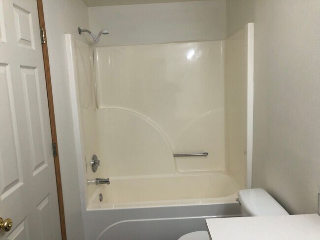 Building Photo - 226 S 59th St