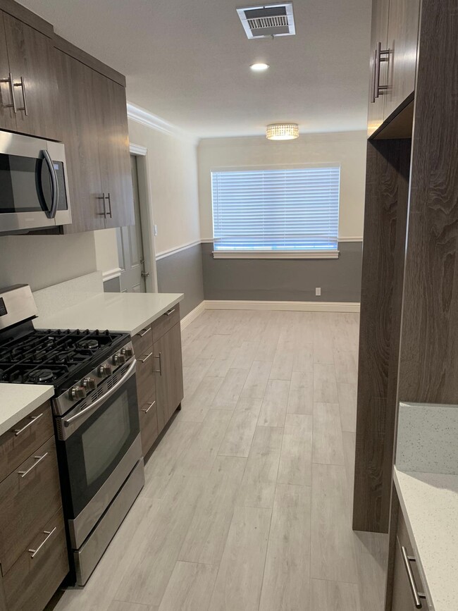 Building Photo - 2418 R St