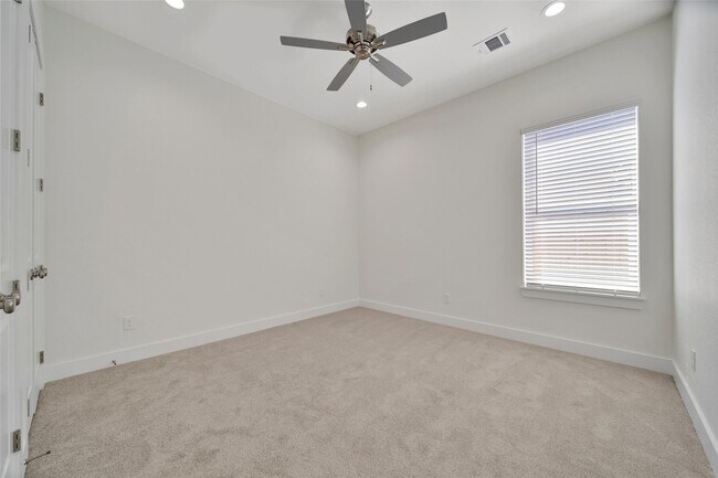 Building Photo - 7611 Athlone Dr