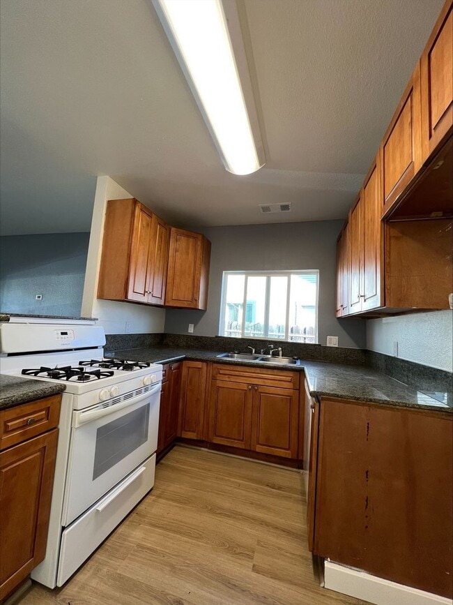 Building Photo - 4136 7th Ave