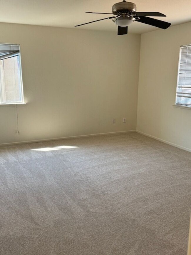 Building Photo - Nice & clean 3 Bedroom, 2 Bath Home in Cit...