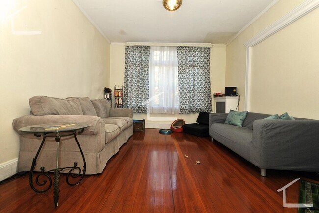 Building Photo - 15 Strathmore Rd