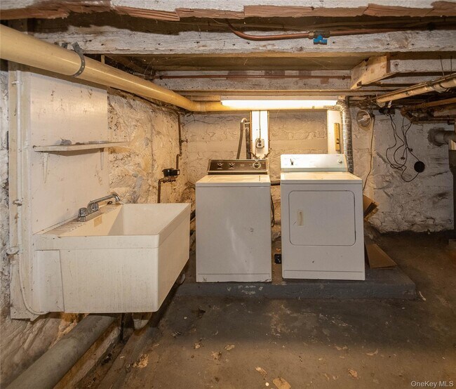 Building Photo - 4 Sengen Ln