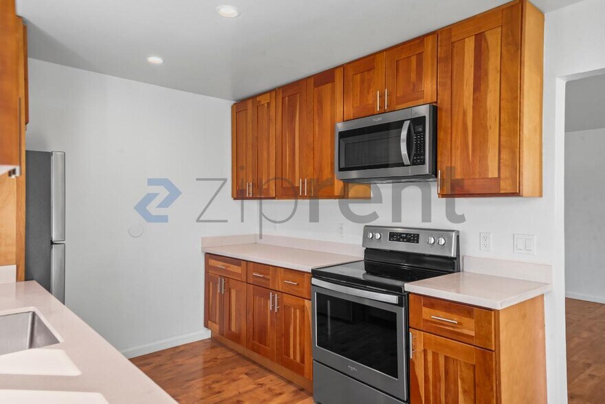 Building Photo - 138 Village Ct