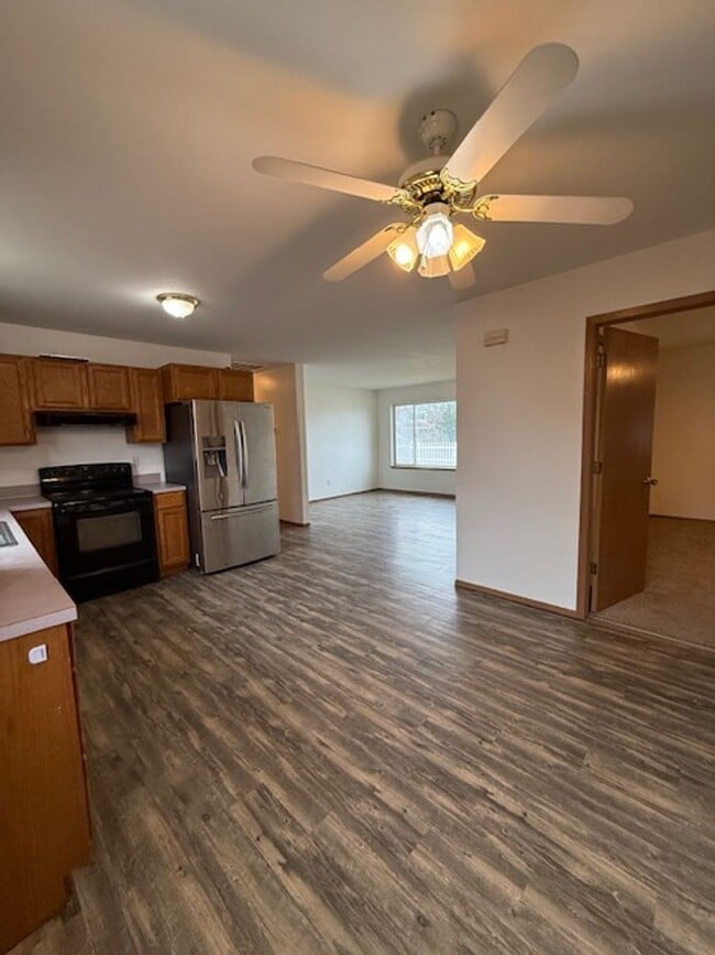 Building Photo - Warden 3 bedroom 2 bath w/ carport and fenced yard