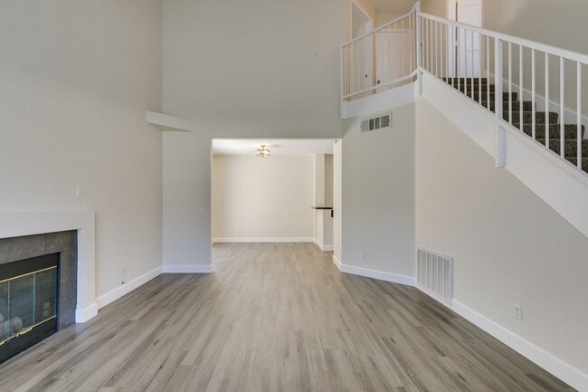 Building Photo - Modern 2-Bedroom Green Valley Townhome