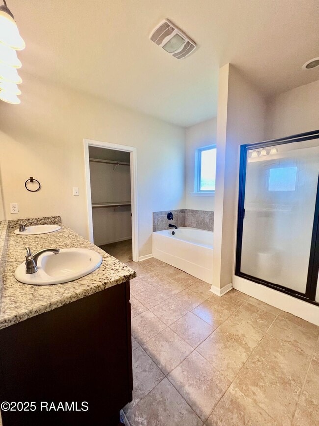 Building Photo - 303 Ouachita Dr