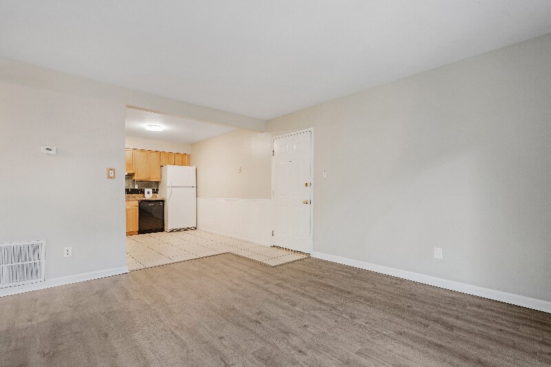 Building Photo - 700 Ridgeside Dr