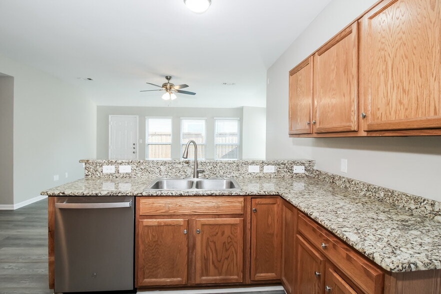 Building Photo - 825 Cruise St