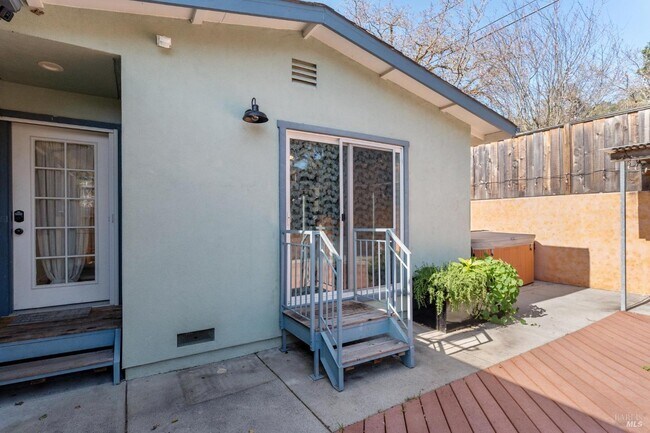 Building Photo - 582 Fernando Dr