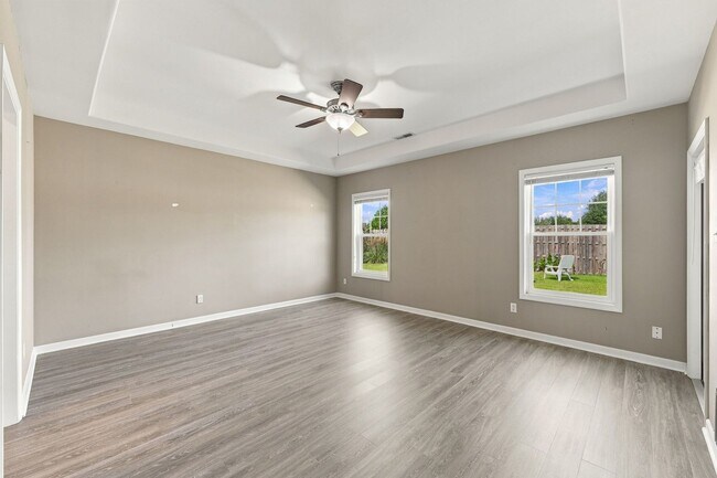 Building Photo - 257 Silver Creek Loop