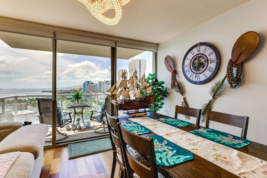 Building Photo - 1551 Ala Wai Blvd