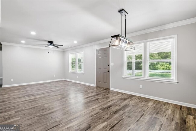 Building Photo - 158 Sproull Rd SE