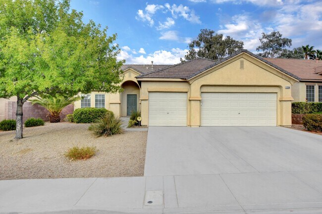 Building Photo - Anthem Gem with 3-Car Garage & Spacious Backyard