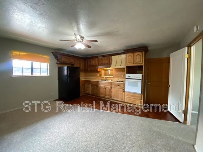 Building Photo - 145 E 500 S