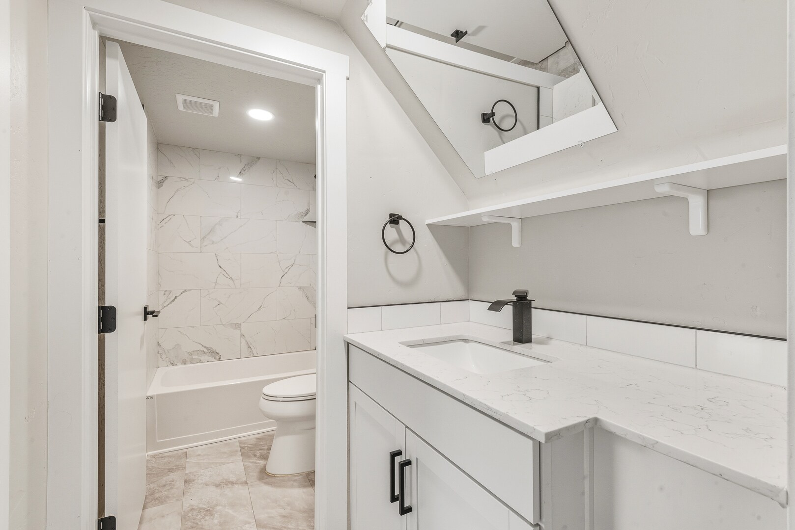 Building Photo - 2020 W Bedford Dr