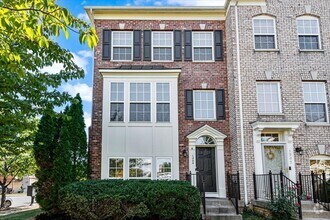 Building Photo - Close to I-95 and Downtown Fredericksburg