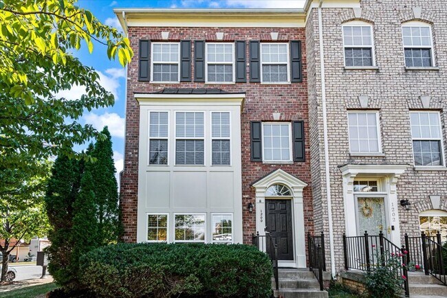 Primary Photo - Close to I-95 and Downtown Fredericksburg