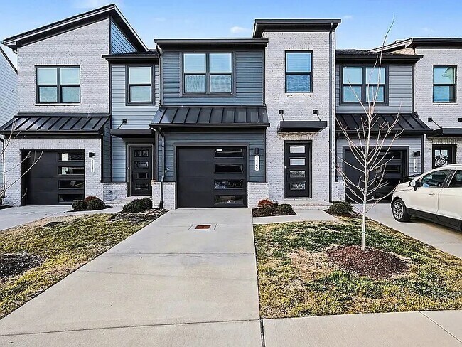 Building Photo - 1145 Riverbrook Dr