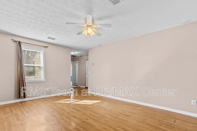 Building Photo - 236 Mateo Walk