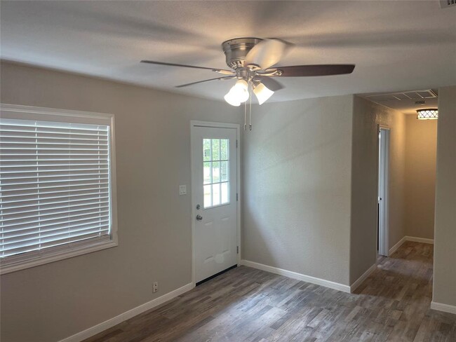 Building Photo - 146 Tupelo 2 N