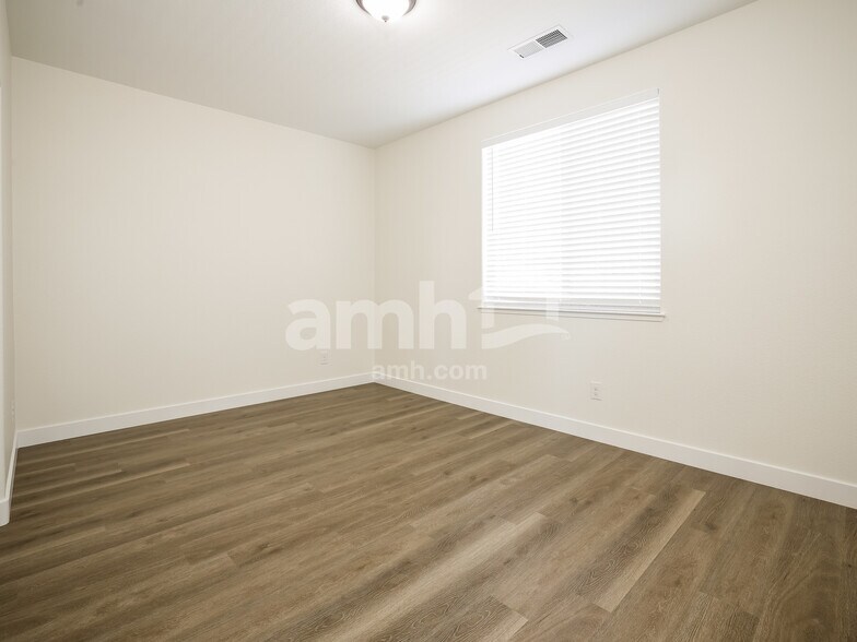 Building Photo - 7039 Cinder Village Dr