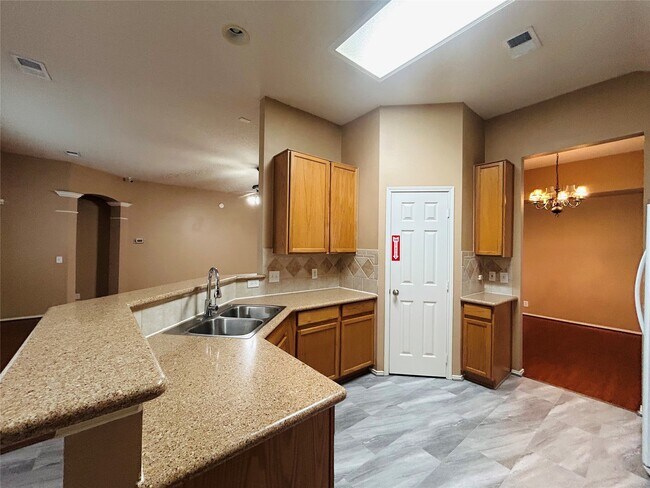 Building Photo - 5018 Rocky Manor Ln