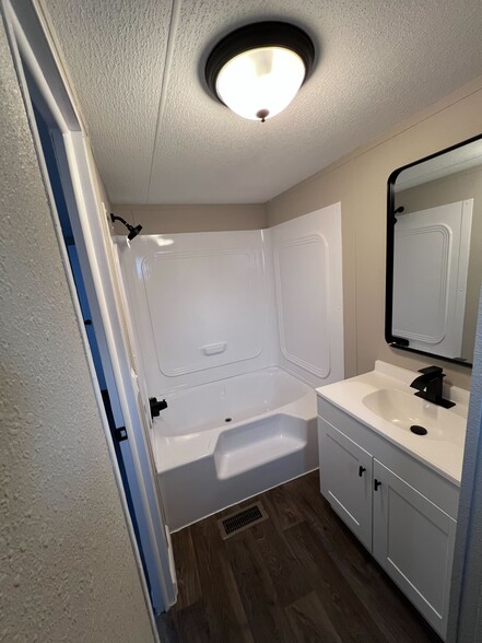 Building Photo - 215 Comanche Trail