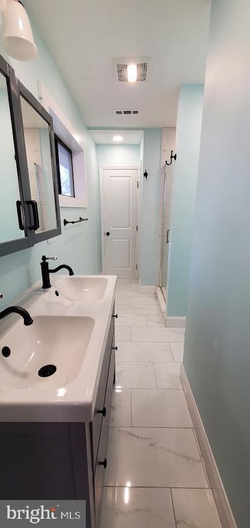 Building Photo - 6721 Springhouse Ln