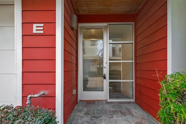 Building Photo - 6014 Fairdale Ln