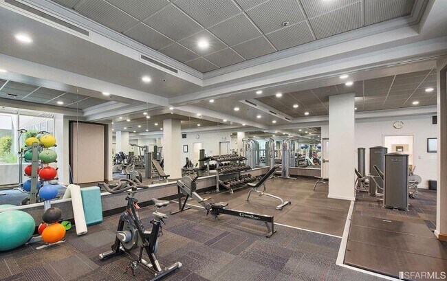 Building Photo - 240 Lombard St