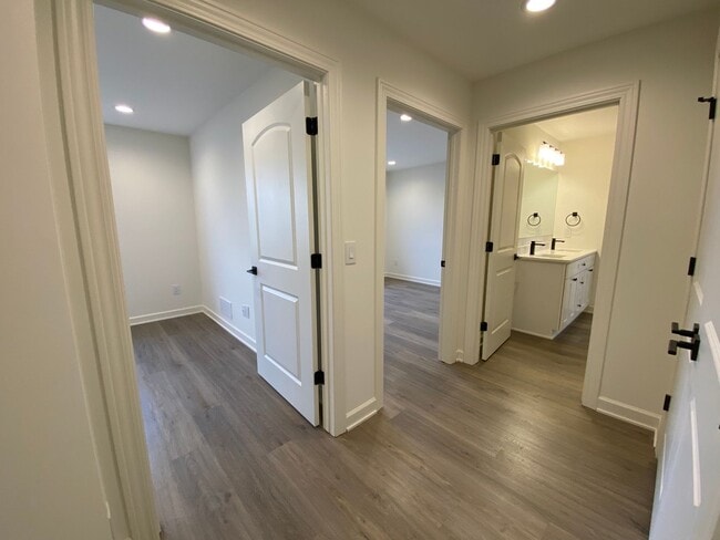 Building Photo - 3 Bedroom End Unit