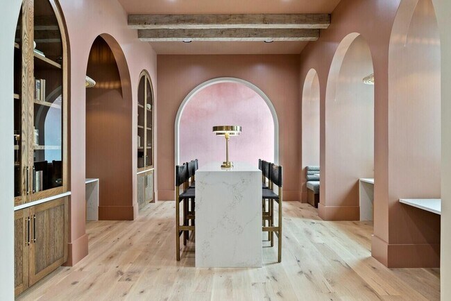 Building Photo - 3812 W Montague Ave