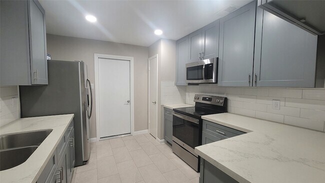 Building Photo - 22131 Pearl Lake Dr