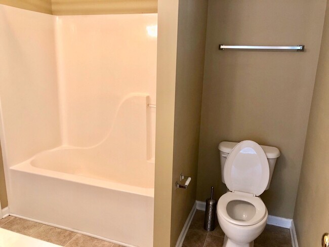 Building Photo - 3 Bedroom 2 Bath House in Quail Hill - Goo...
