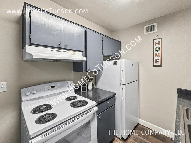 Building Photo - 3993 N Campbell Ave